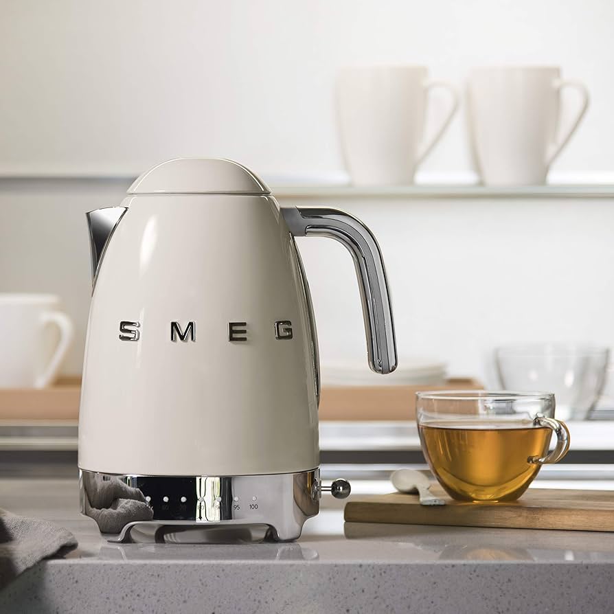 Amazon | Smeg 電気ケトル 1.7リットル KFL04 CRUS CR [並行輸入