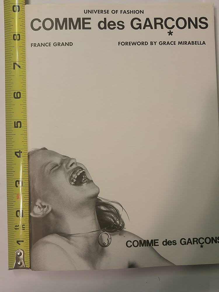 Comme Des Garcons (Universe of Fashion): Grande, France