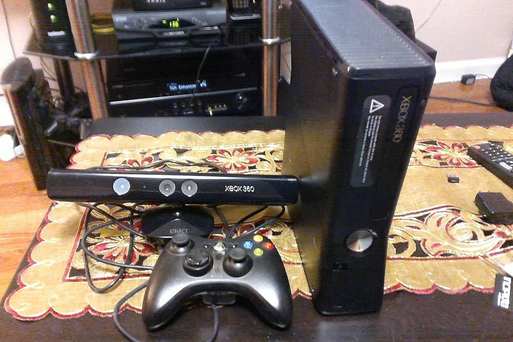 Amazon.com: Xbox 360 4 GB - Standard Kinect : Video Games