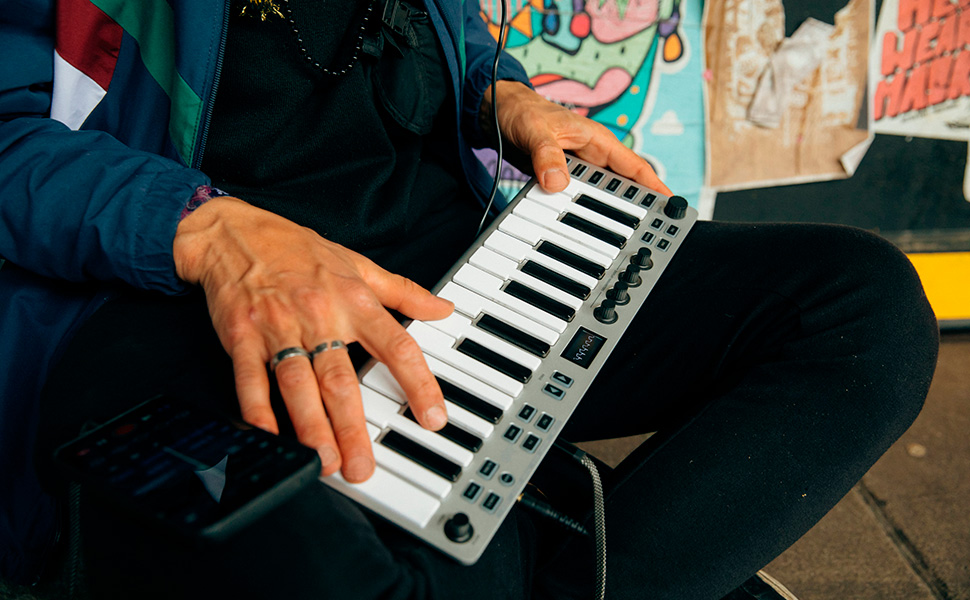 Amazon | ESI Xsynth(エックスシンセ) 超薄型25鍵シンセサイザー