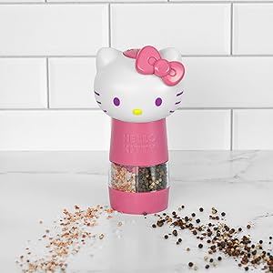 Amazon.com: Uncanny Brands Sanrio Hello Kitty Salt and Pepper