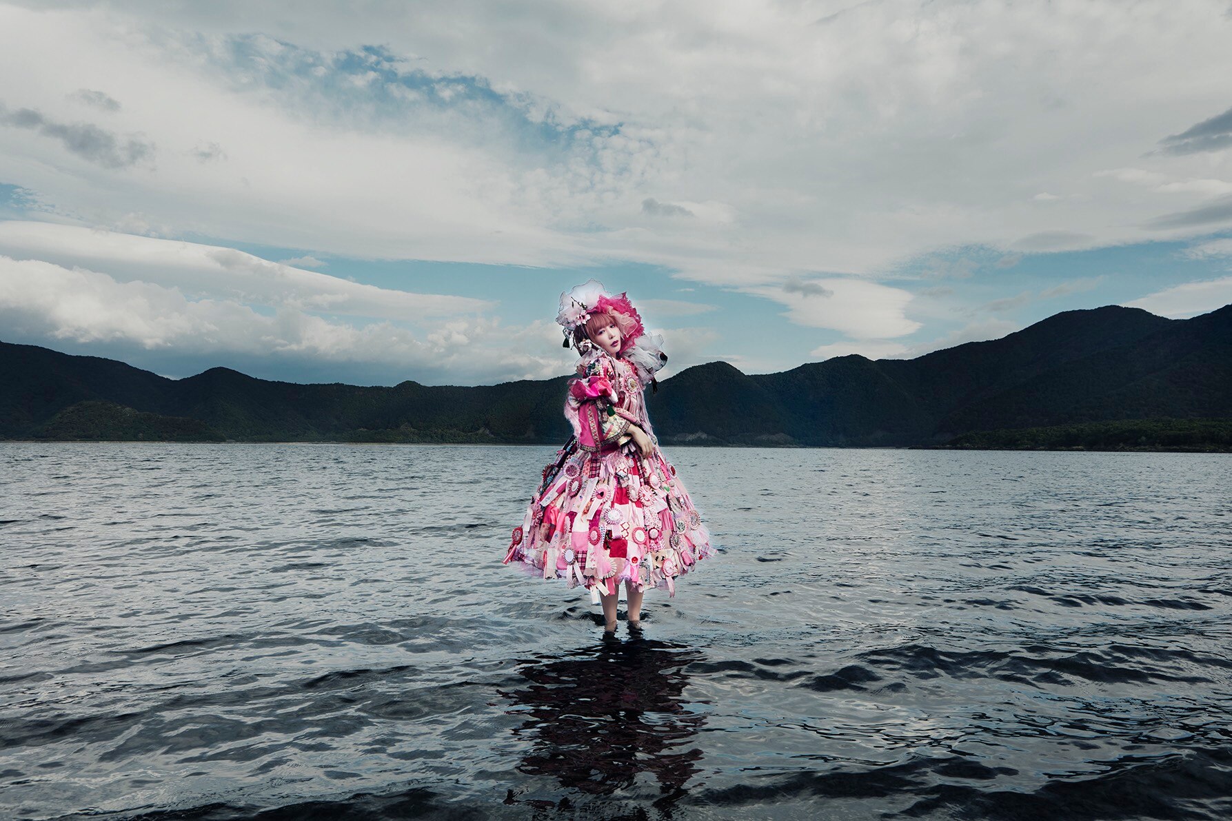 大森靖子「THIS IS JAPANESE GIRL TOUR 2024」会場にて10周年衣装展示