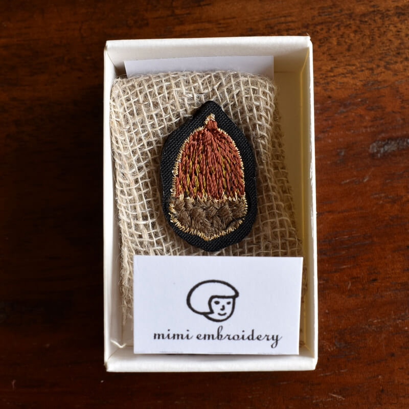 ドングリ［Ladies&Gentleman］刺繍ピンブローチ｜mimi刺繍｜東京