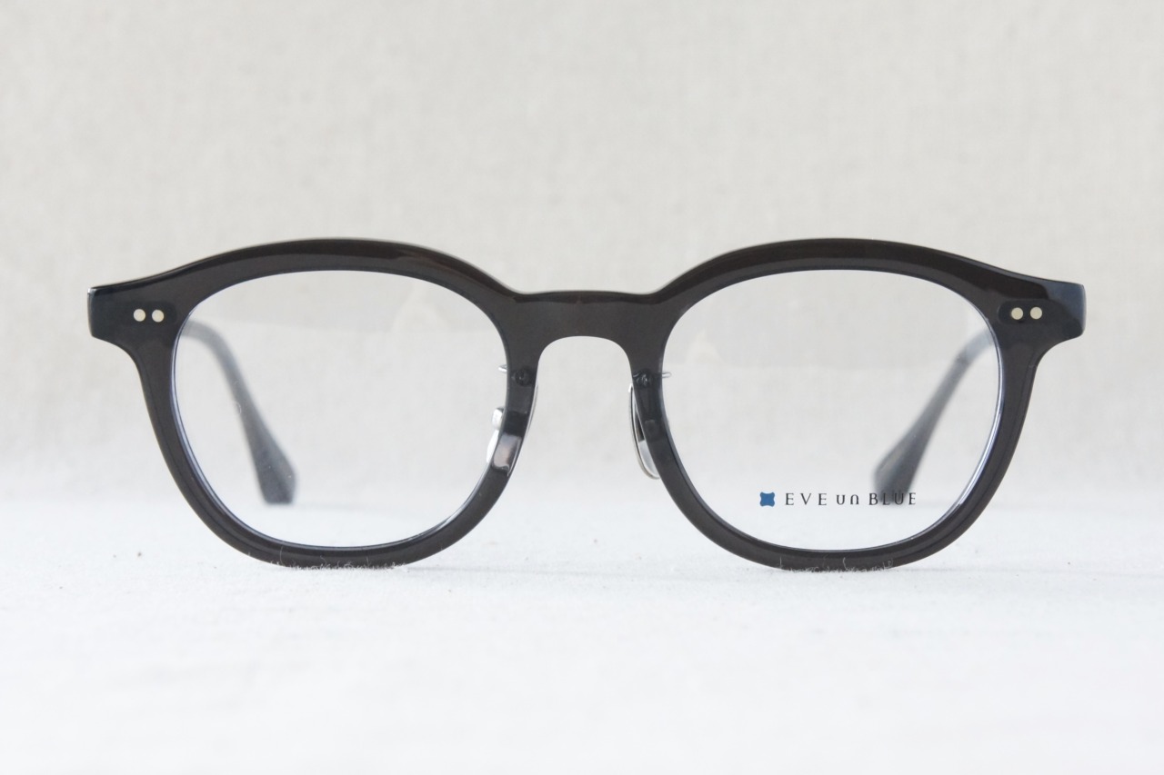 いま大注目！メガネブランド「EVE un BLUE（イヴアンブルー）」を細部