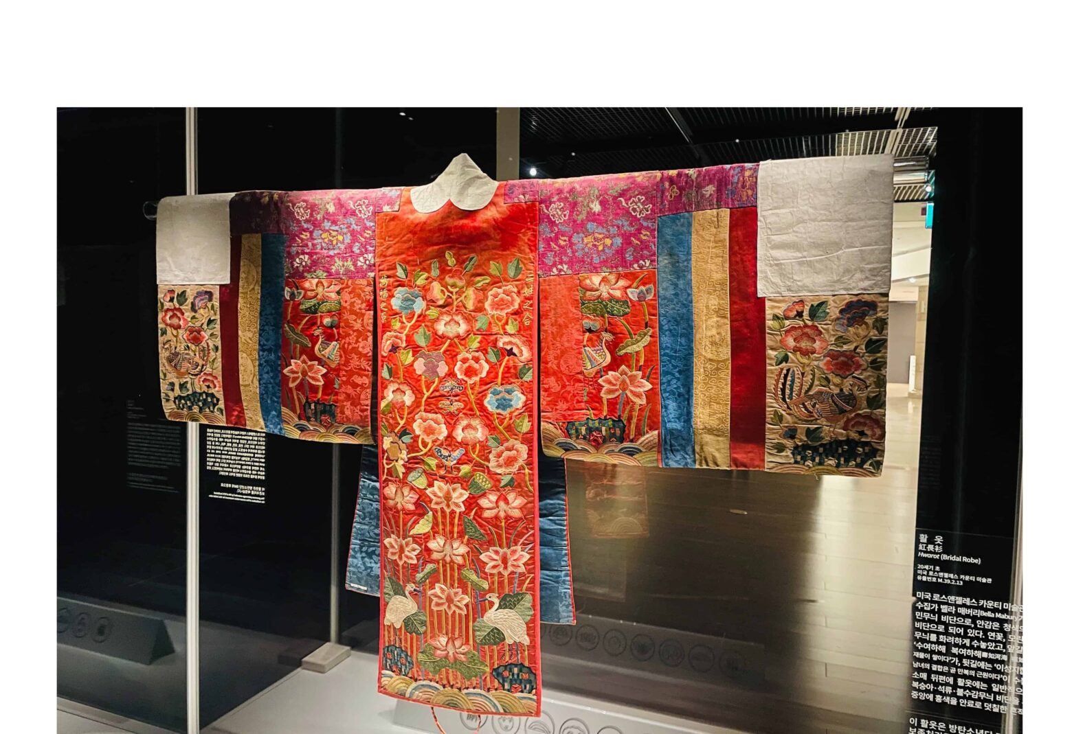 韓国の伝統的な婚礼服「華衣（ファロッ）」の美しい刺繍 | MIGRATEUR