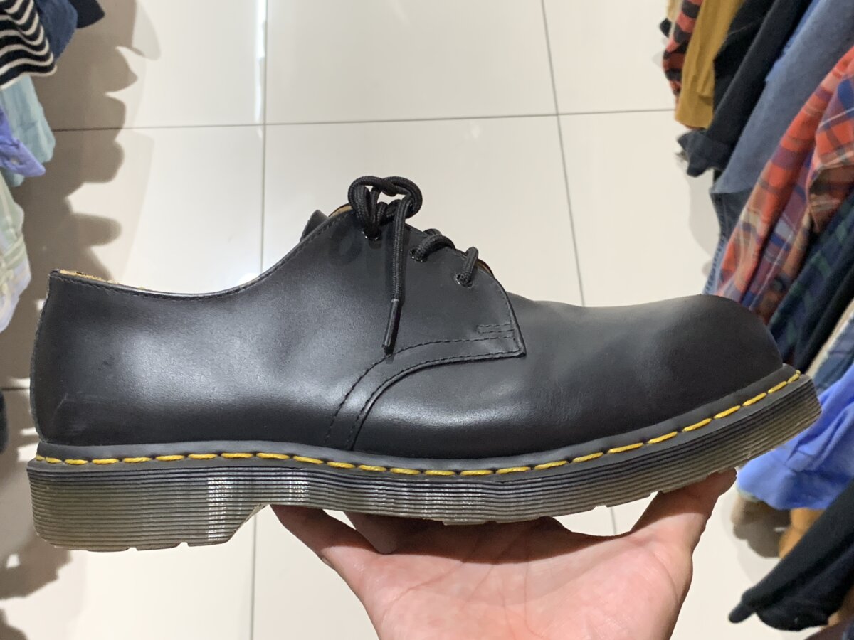 はじめてのドクターマーチン ギブソン3ホールのサイズ感は？試着して