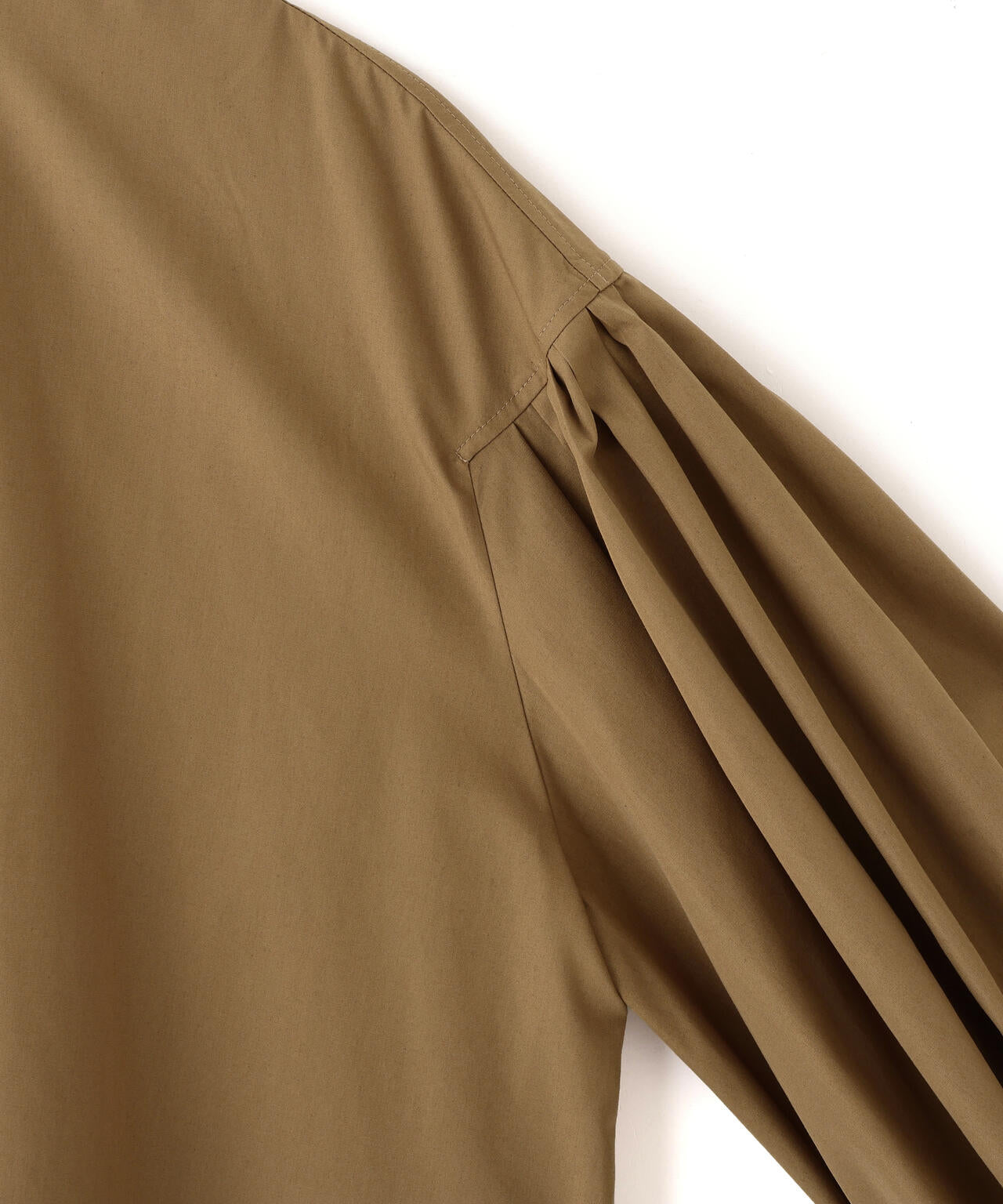 ショートタイプライターギャザーブラウス | LE PHIL（ル フィル