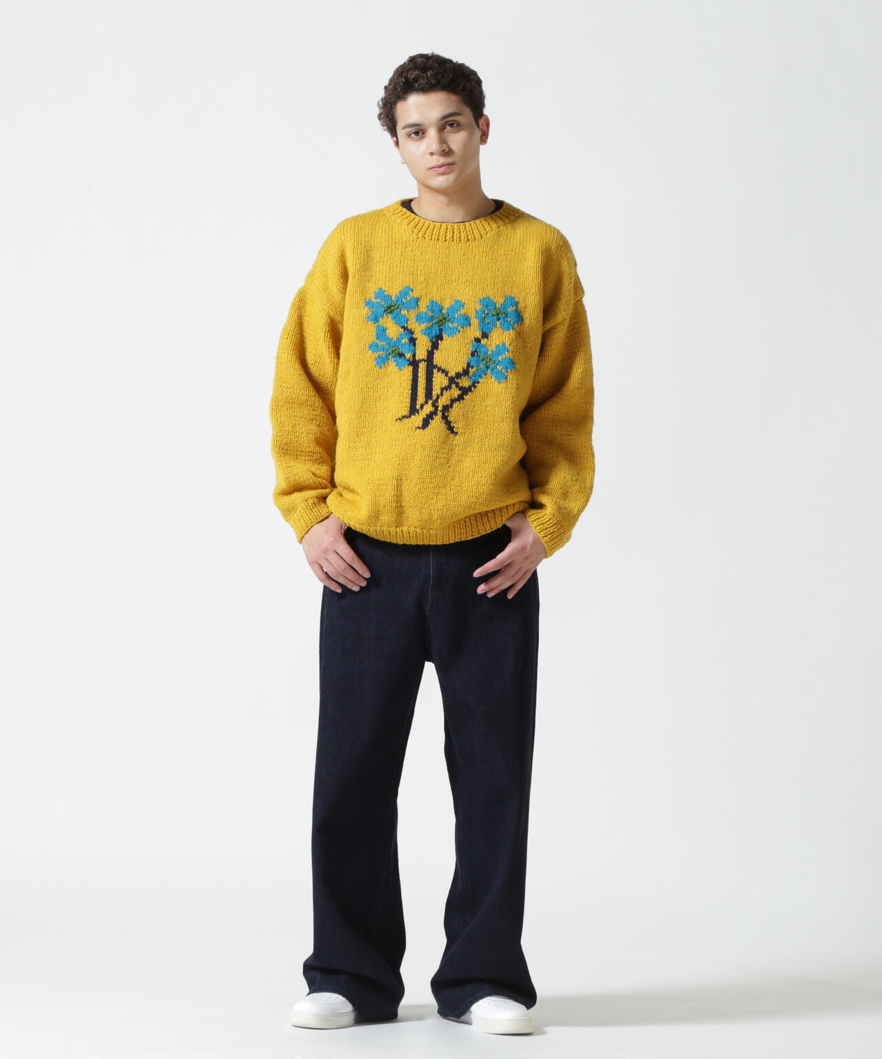 MacMahon Knitting Mills Crew Neck Knit-5 Flowers | BEAVER