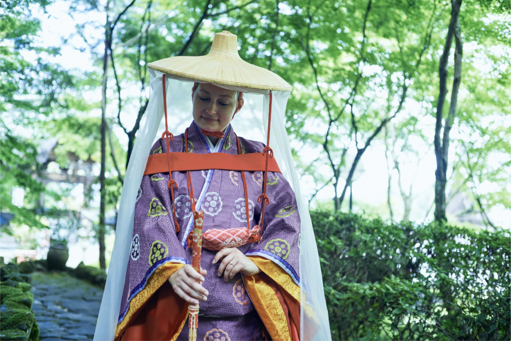 平安壺装束を身にまとい、1200年の歴史を持つ大聖院詣でと宮島散策を