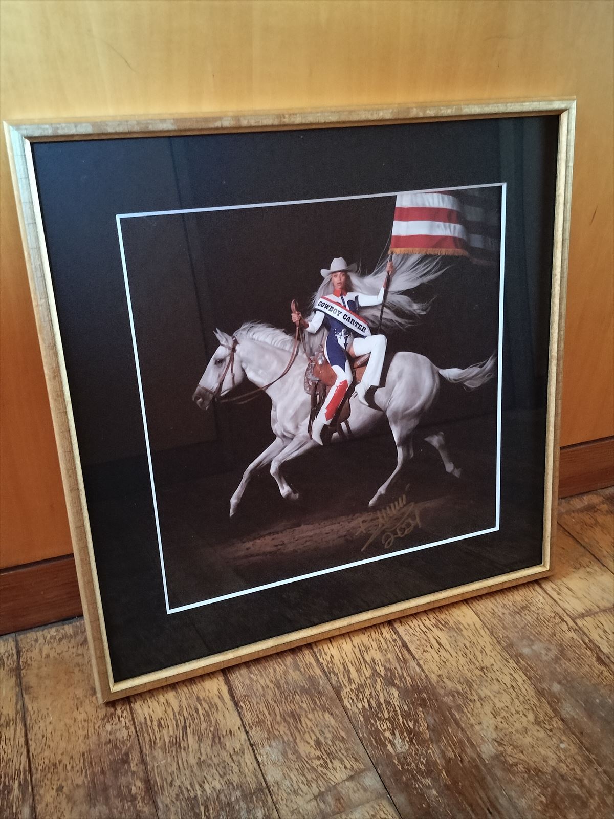 ビヨンセに渋谷タワレコでもらったサインを世界堂で額装してもらいまし