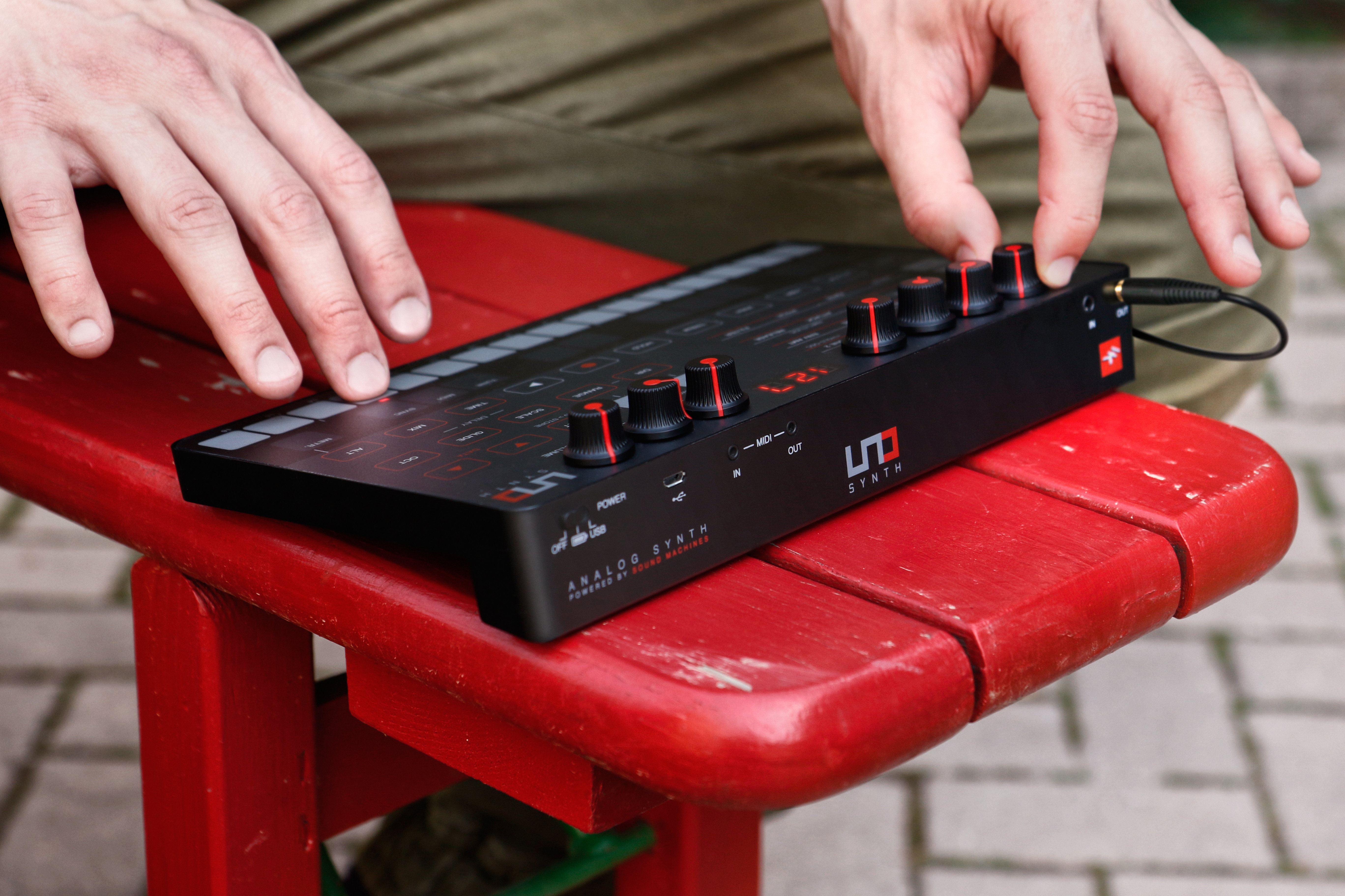 IK Multimedia / UNO Synth】メーカー初のアナログシンセは超