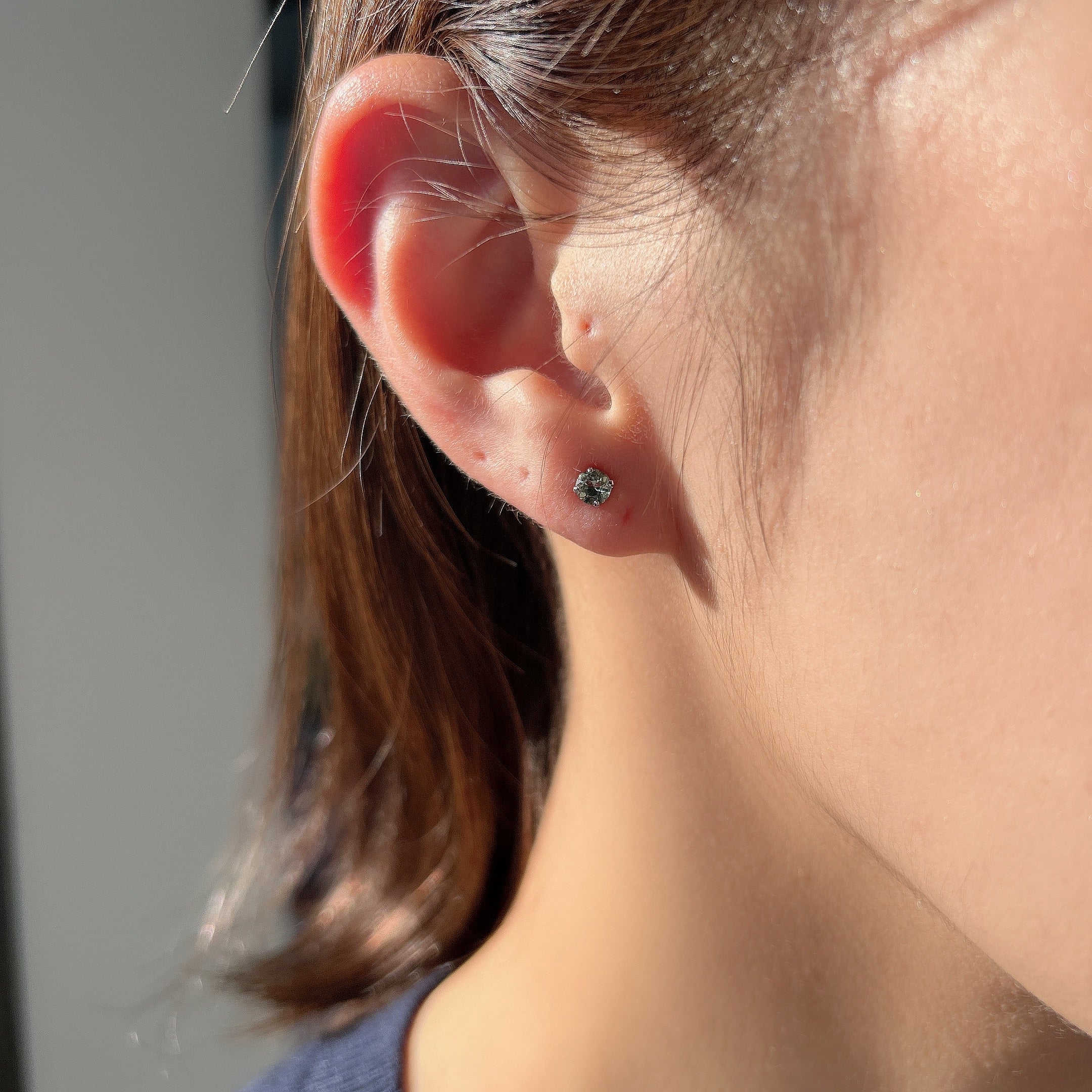 Pt900グリーンサファイアピアス