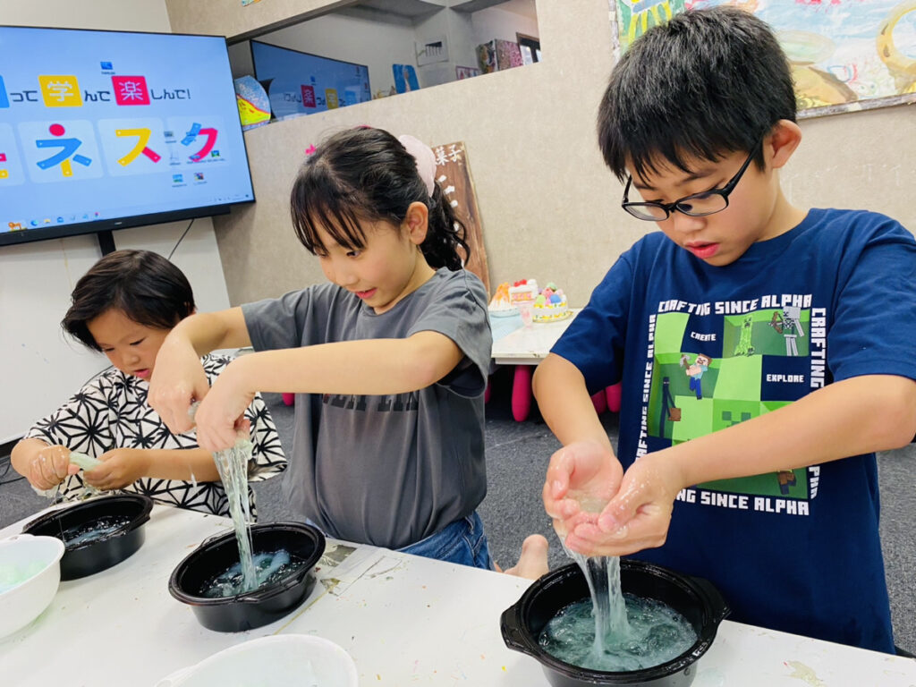 ぷるぷるの「冷えピタスライム」をつくりました！高分子吸収体の夏の