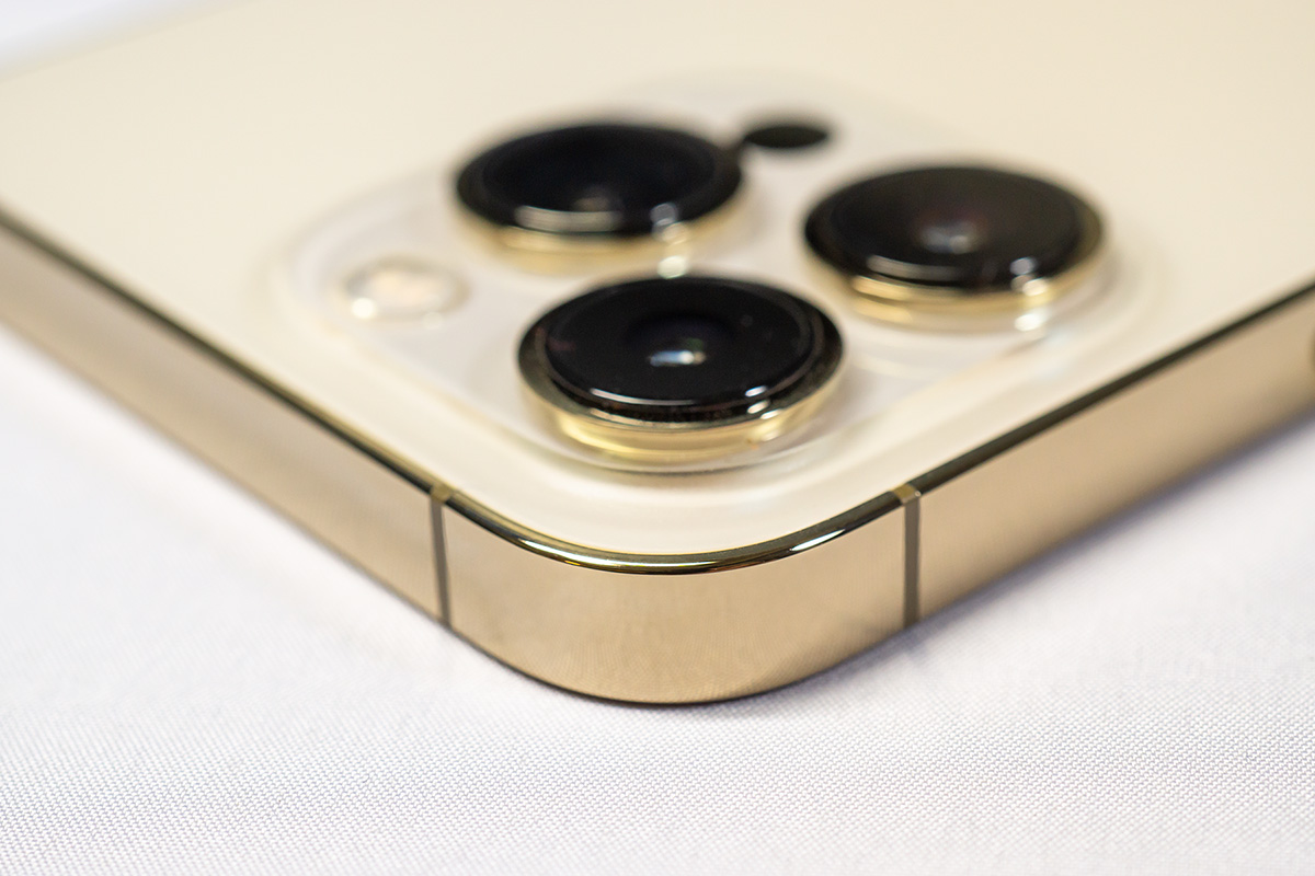 iPhone 13 Pro | b's mono-log