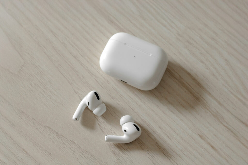 2026年】AirPods Pro 3をいま買うべきか、新型を待つべきか | MonoDeck