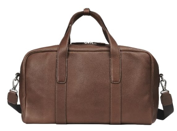 オンもオフも優秀バッグ】独自素材の“ずっと、触っていたくなる革”を