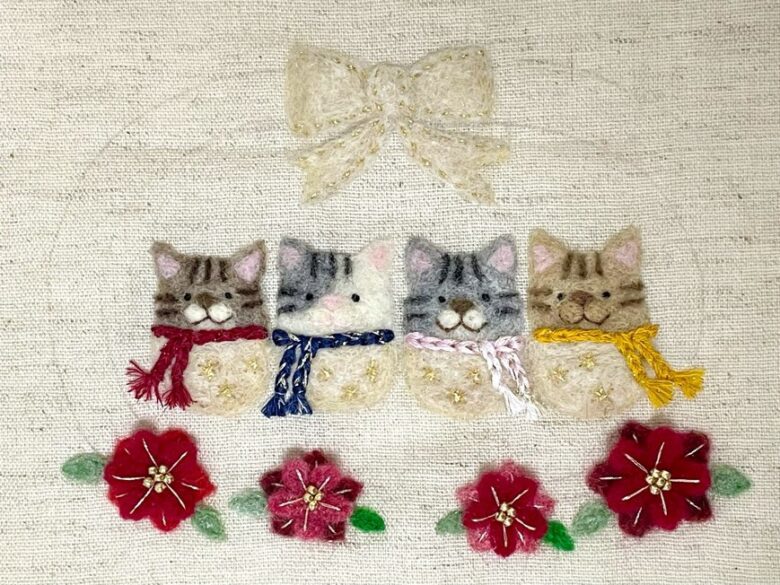 羊毛フェルトで作る立体的なポインセチアの刺繍【クリスマスの額飾り