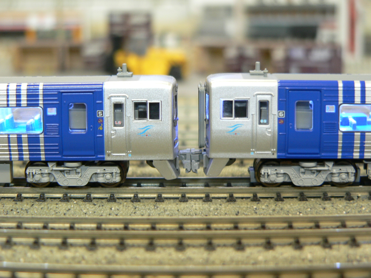 マイクロエースのJR四国8000系貫通車の車掌室を点灯化とボディ