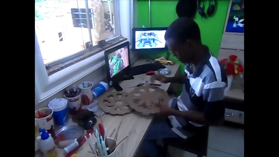 本気】ダンボールで作られたZX-10Rの完成度が高すぎてあと少しで本家