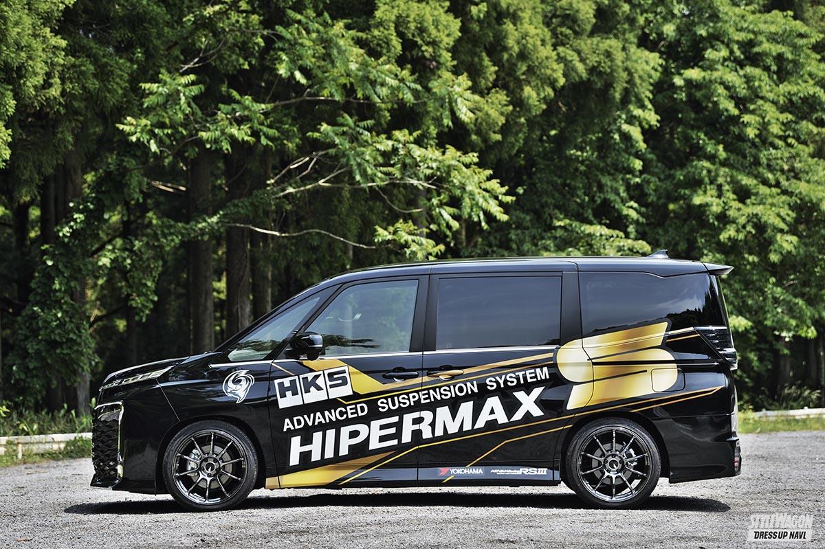 後席に乗った家族も快適です！ HKSの新型ノアヴォク用車高調キット