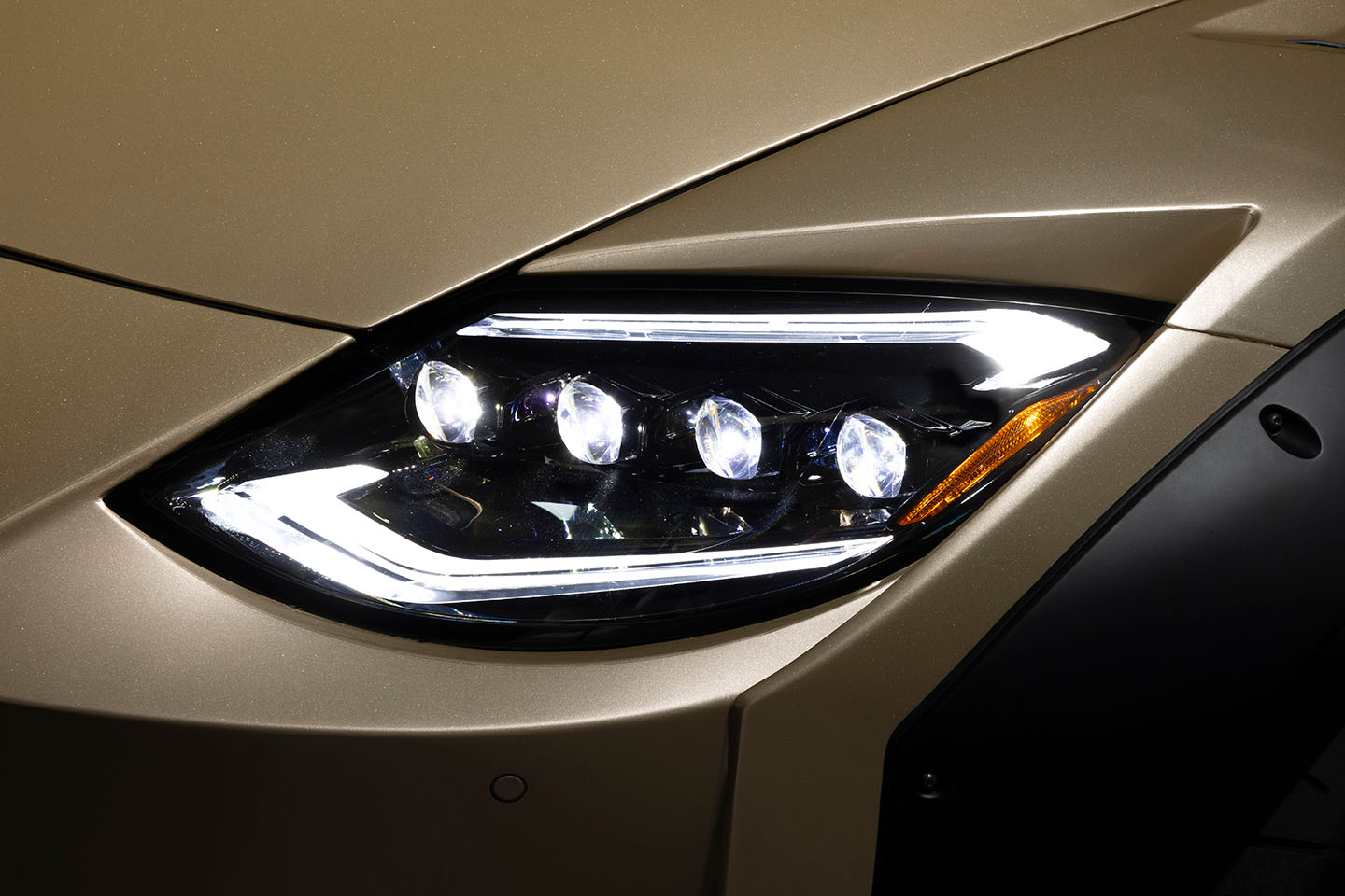 見た瞬間に惚れる光…」RZ34専用LEDヘッドライト＆テールが魅せる新たな