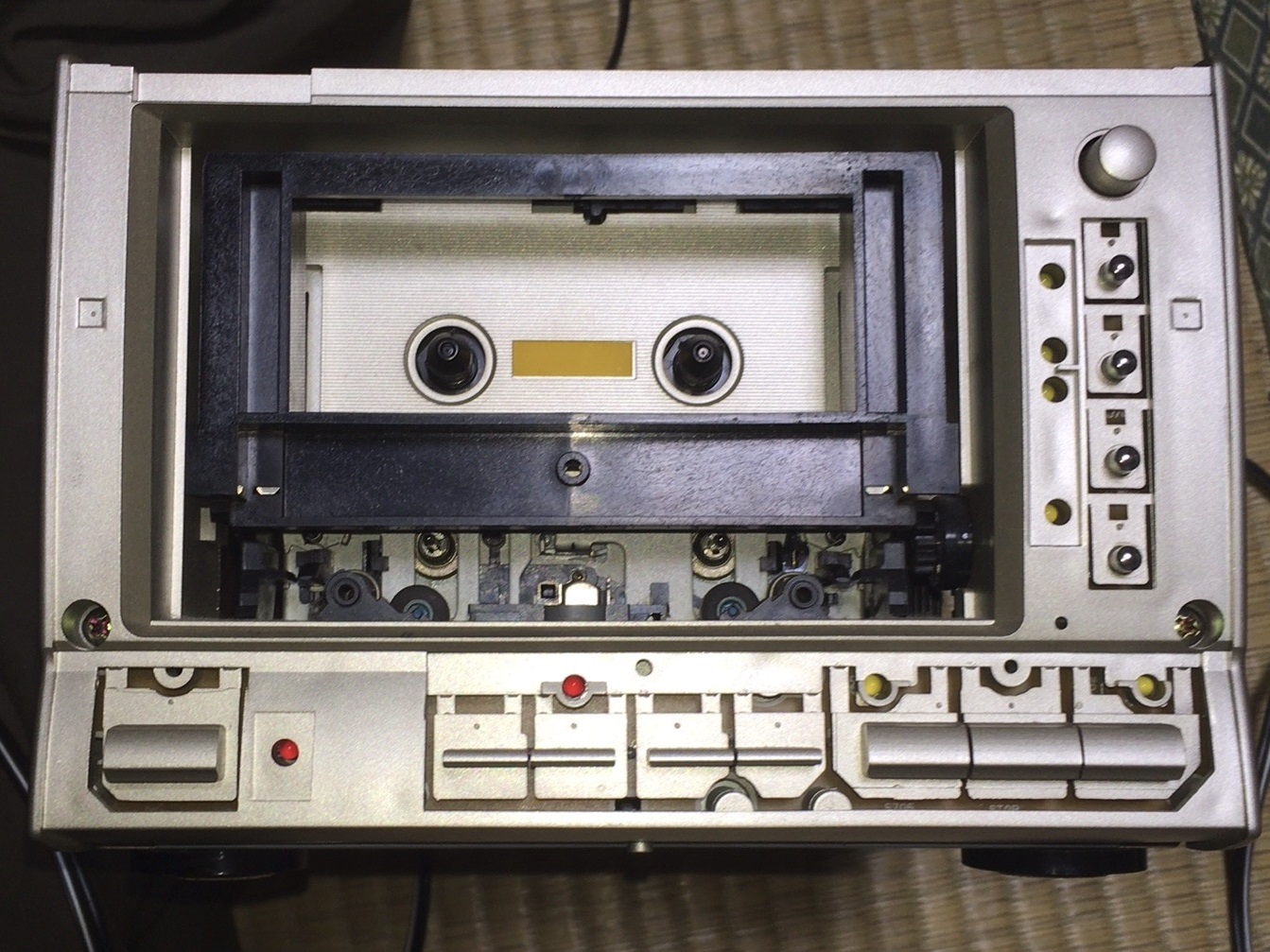 カセットテープデッキK-185修理(2)：まずは1mmの細ゴムベルトを交換