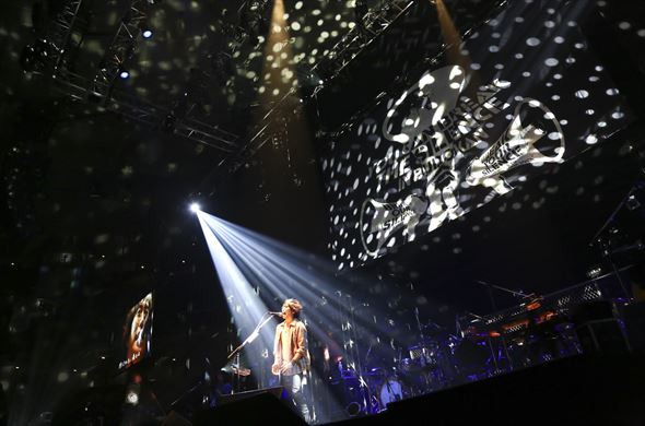 高橋優、初の日本武道館。歌声と笑顔の結晶となったライブの模様を