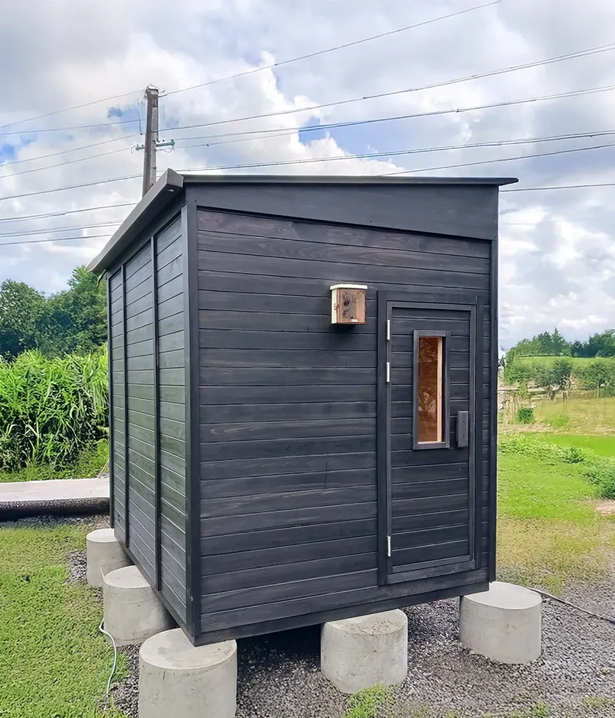 黒を基調としたモダンな屋外ボックスサウナ | 自宅サウナ導入事例