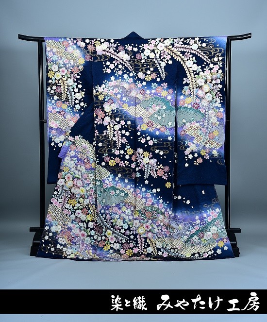 古典柄振袖専門 みやたけ工房の振袖 /紺色/古典/花柄/ 翠山工房 桐屋