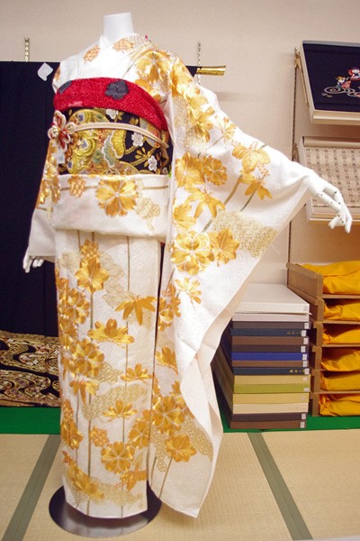 御福まつかわやの振袖 /白色/クール/松柄/ 総金駒刺繍本振袖 | My振袖