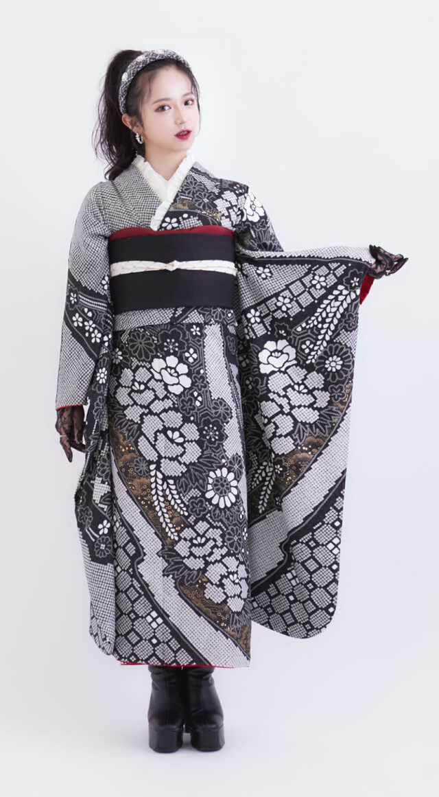 ロイヤルスタジオ 浜線店の振袖 /黒色/白色/古典/花柄/ なぎさちゃん