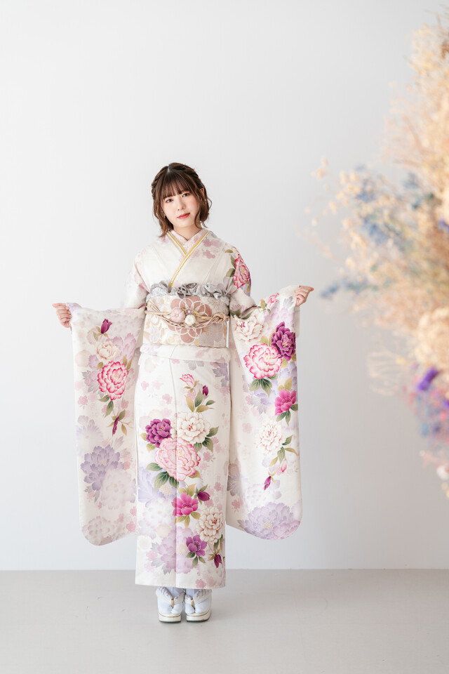 アンヘルハートの振袖 /白色/ピンク色/キュート/牡丹柄/ 花柄白ピンク
