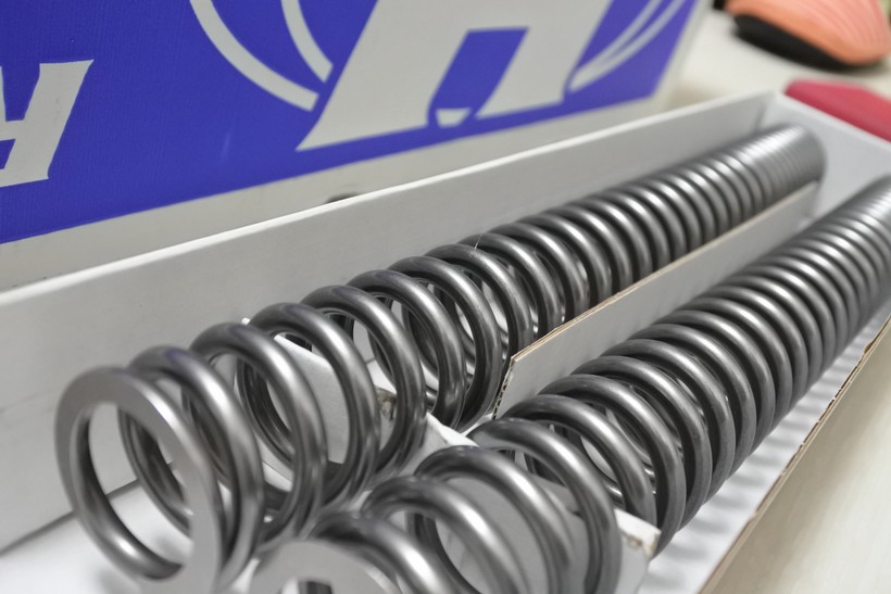 ﾊｲﾊﾟｰﾌﾟﾛのｽﾌﾟﾘﾝｸﾞに交換！競技と街乗りでの比較レビュー。VTR250で