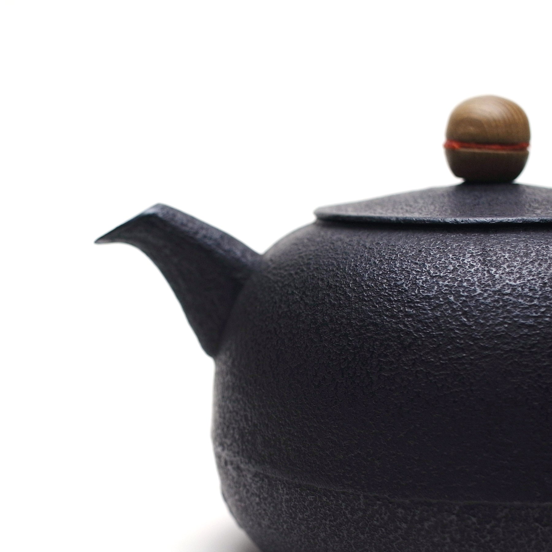 南部鉄瓶｜珈琲ドリップポットA 肌 1.0L – 有限会社薫山工房