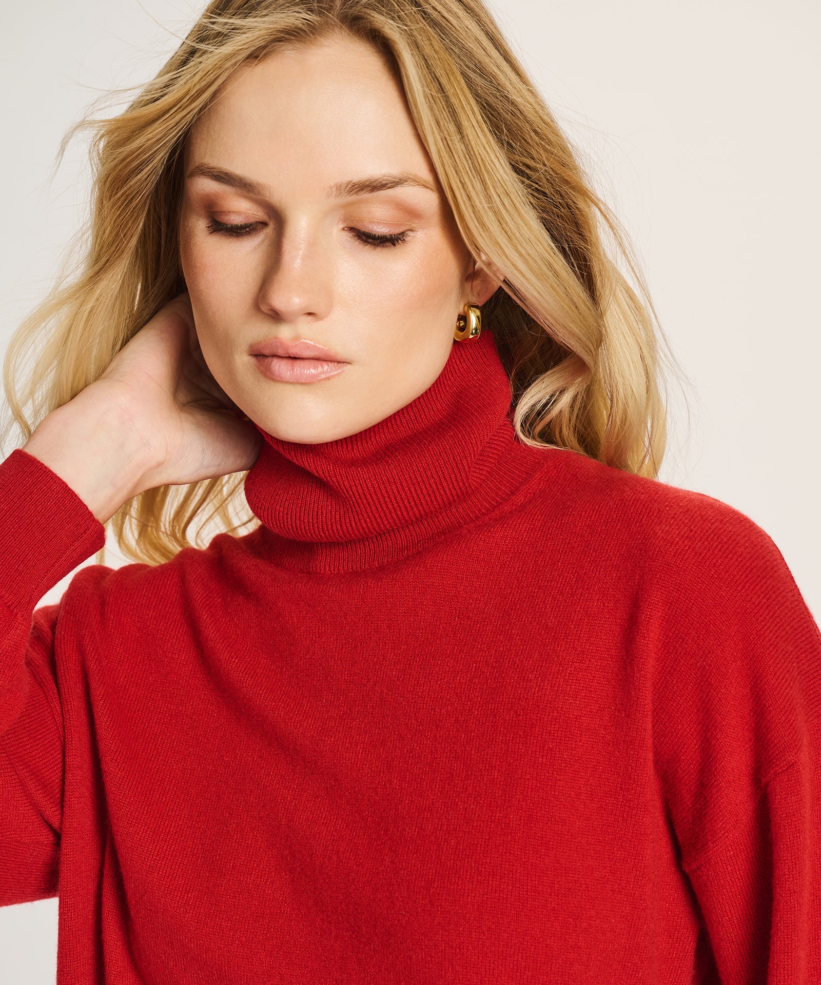 Signature Cashmere Boxy Turtleneck Sweater – NAADAM