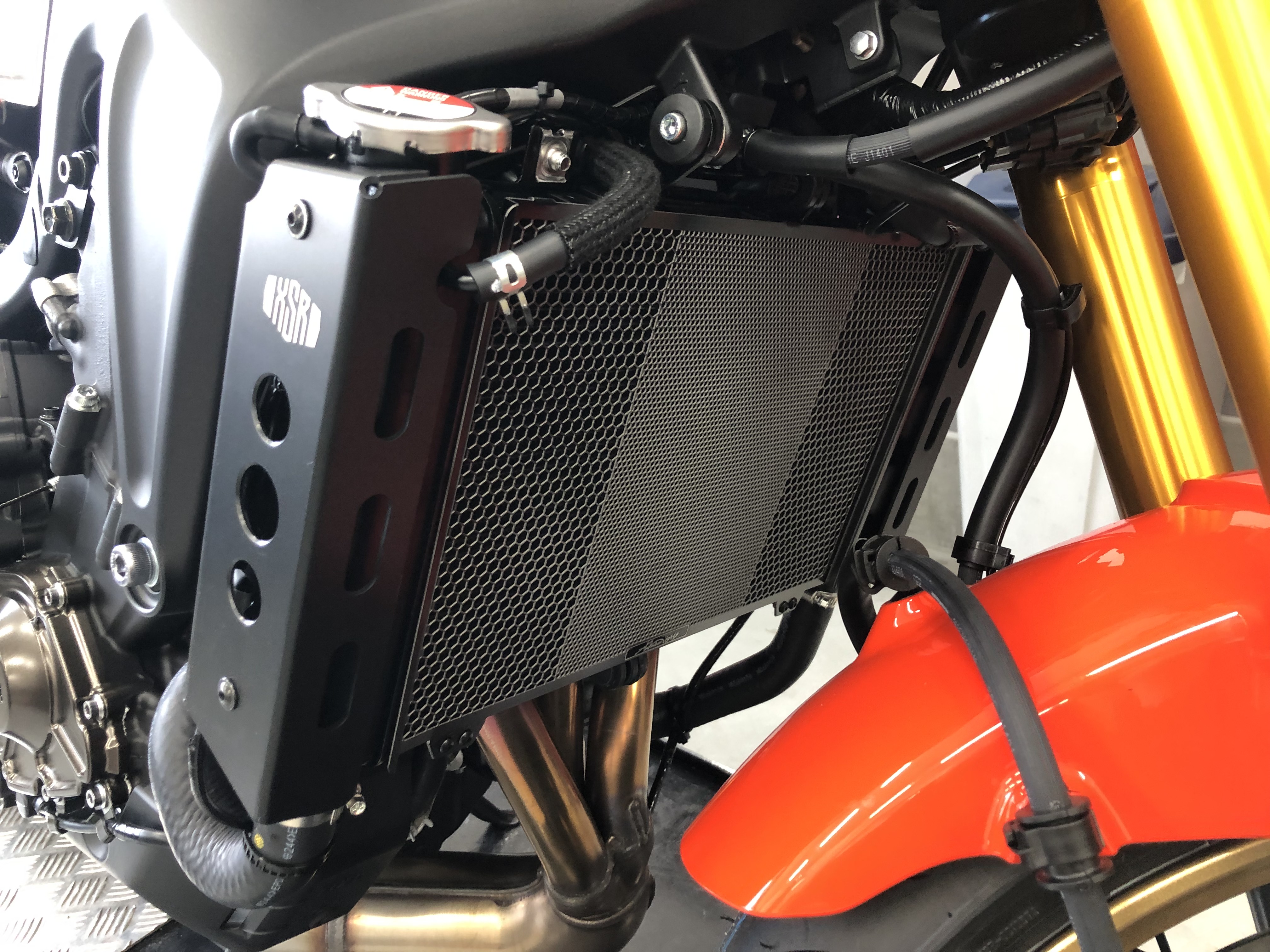 XSR900ウインカー移設キット装着編 - YSP長崎