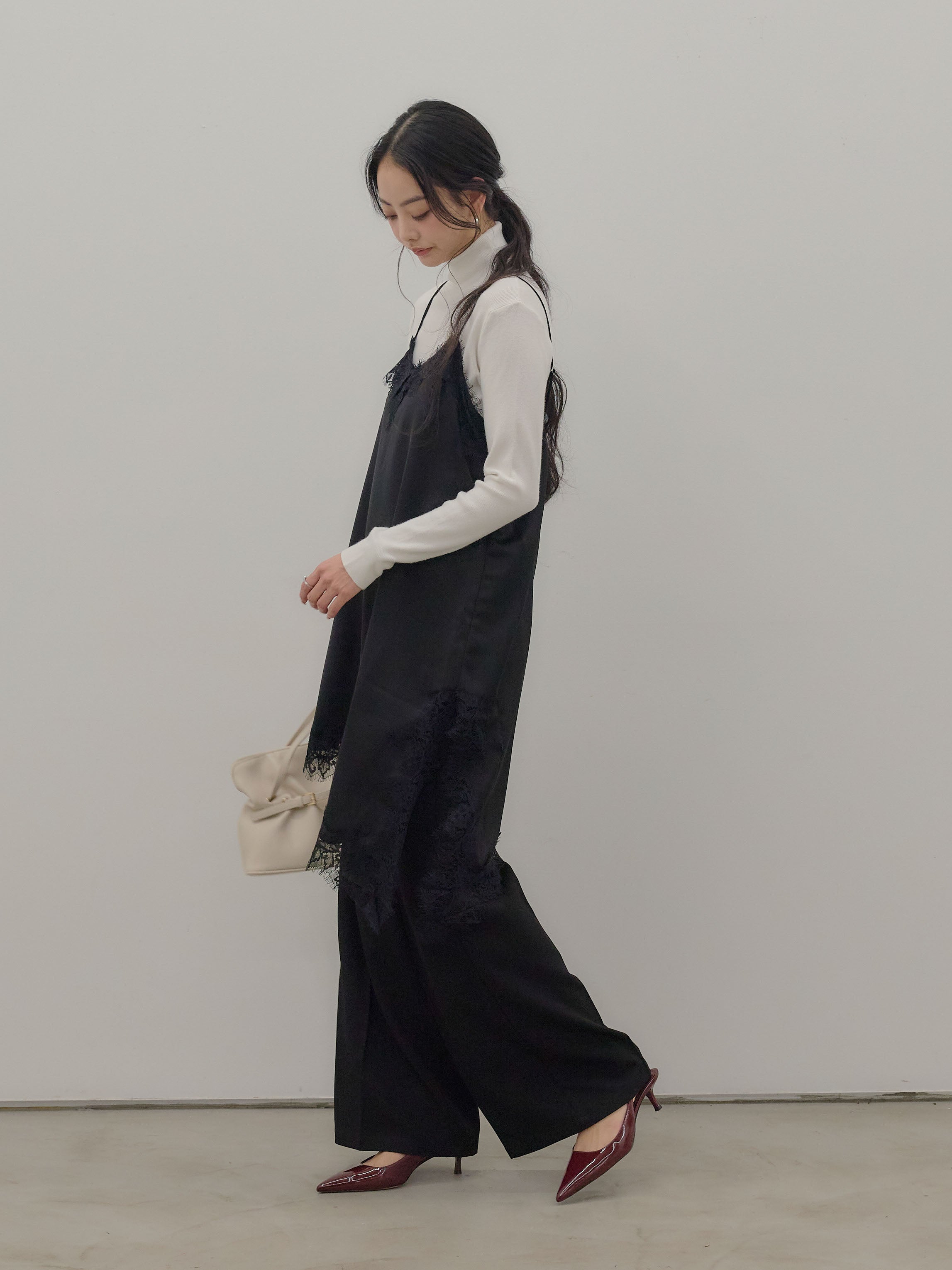 アシンメトリーサテンレースキャミソール – nairo