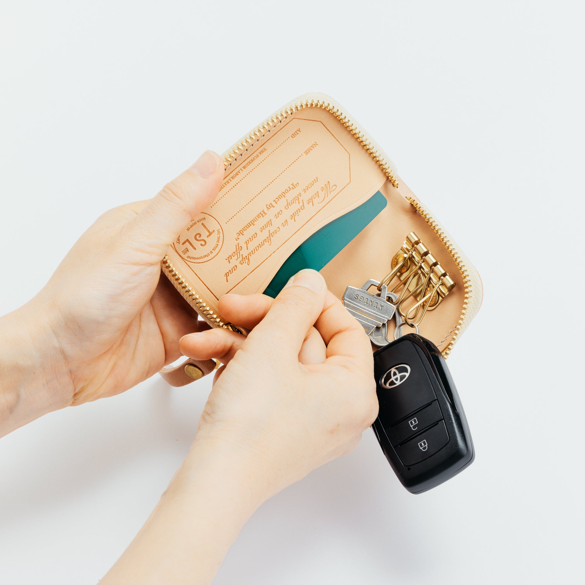 SL0503 cordovan zip key case