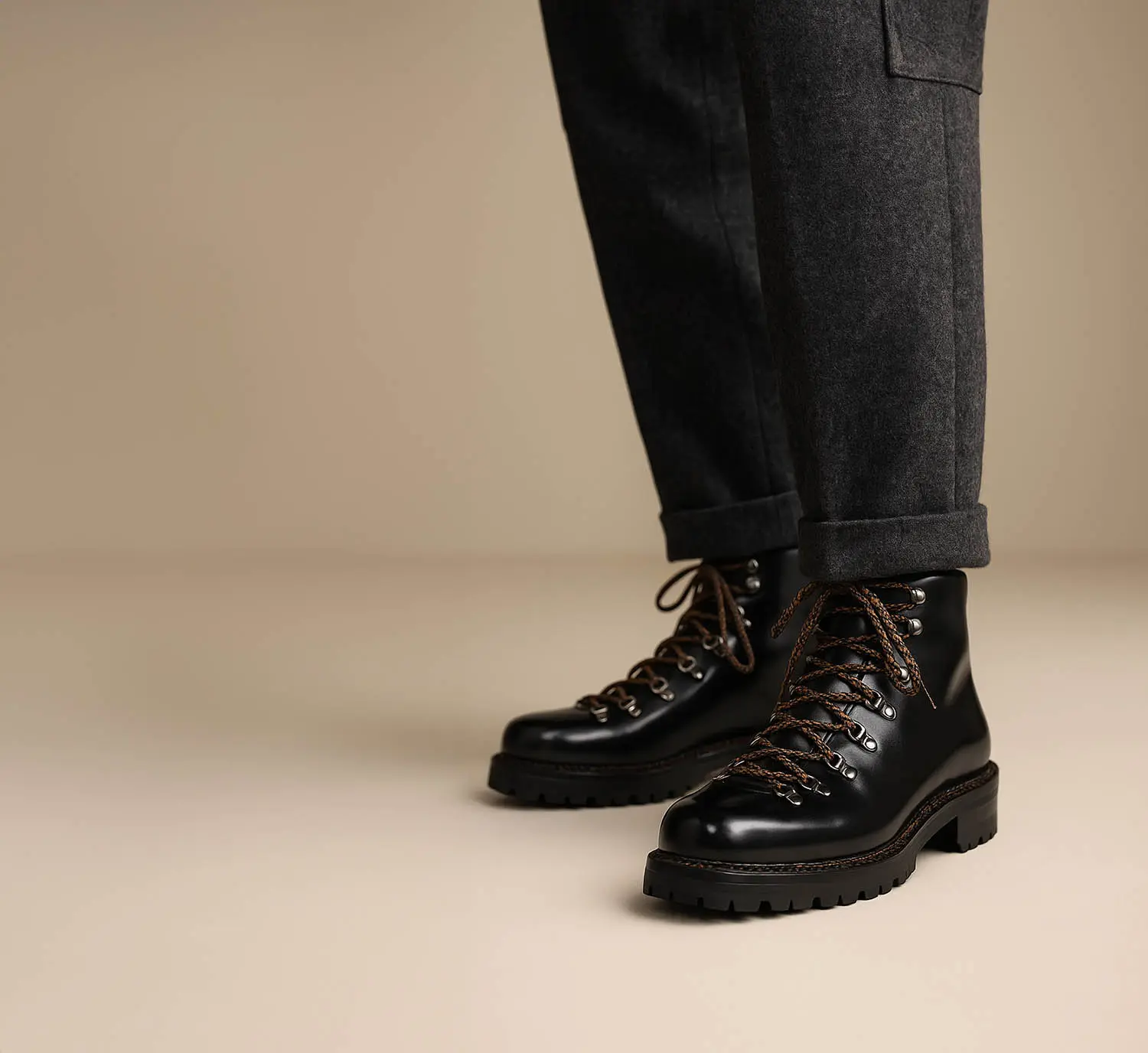 極上シャトーブリアンレザーを纏う名作『マルモラーダ FG105-057 NERO』