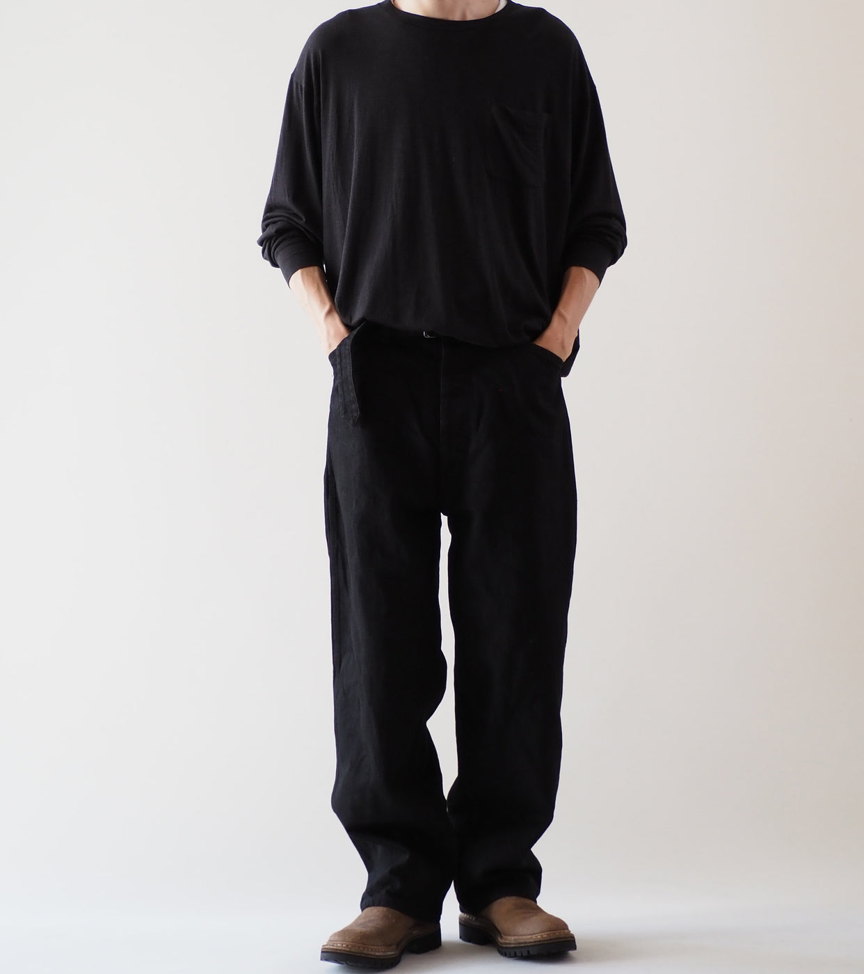 COMOLI ブラック デニム ベルテッドパンツ, Black – Navyblue