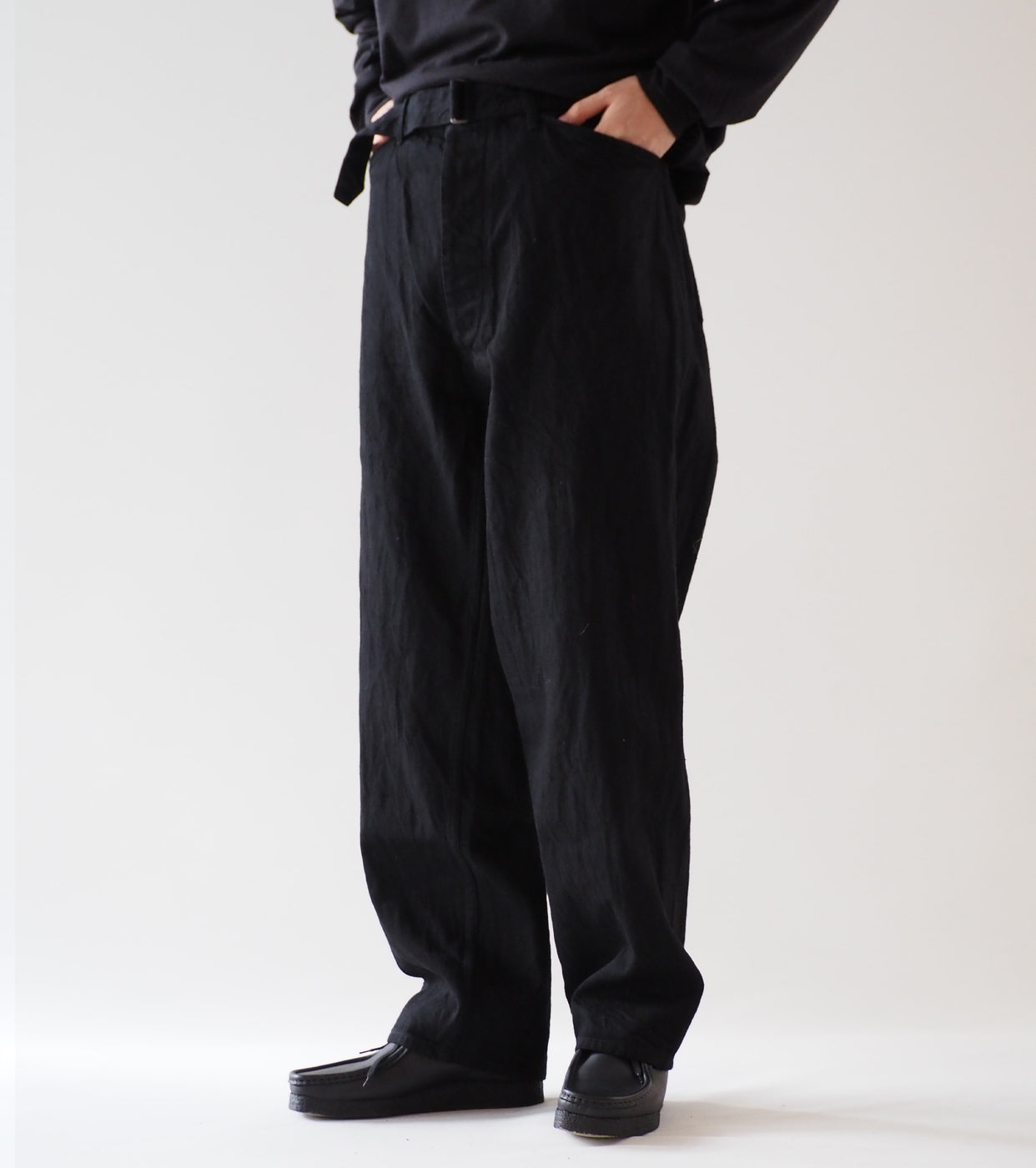 COMOLI デニムベルテッドパンツ, Black – Navyblue