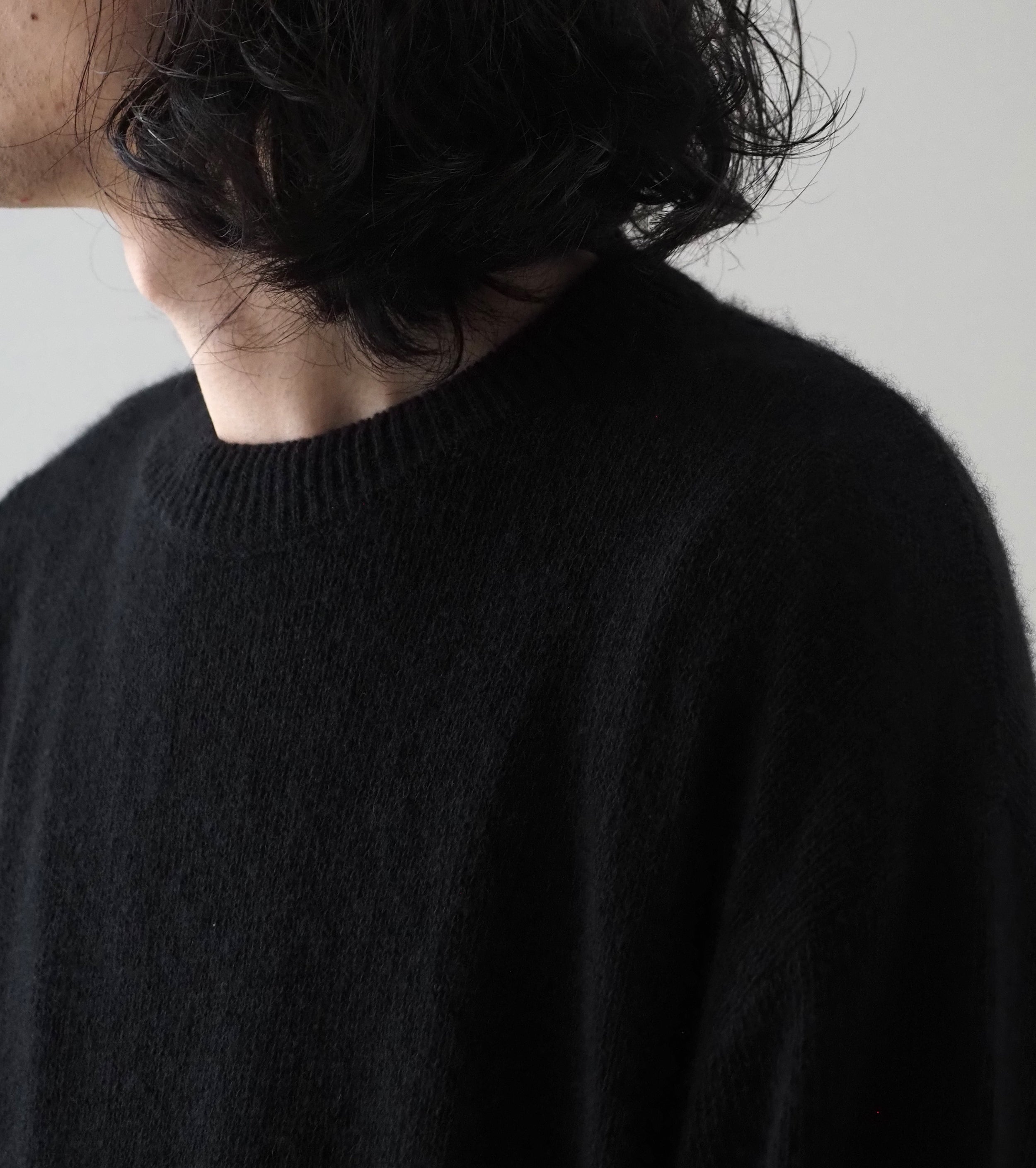 COMOLI カシミヤ 製品染 クルーネックニット, Black – Navyblue