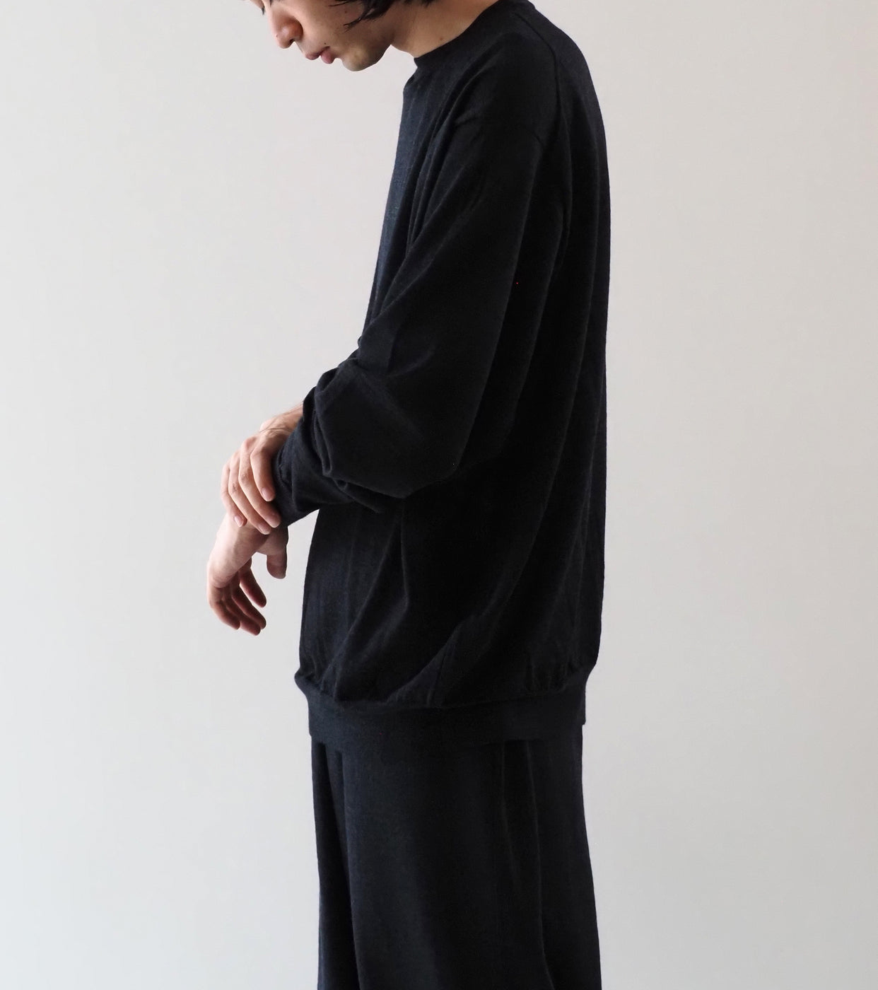 COMOLI ウール クルーネック ニット, Charcoal – Navyblue