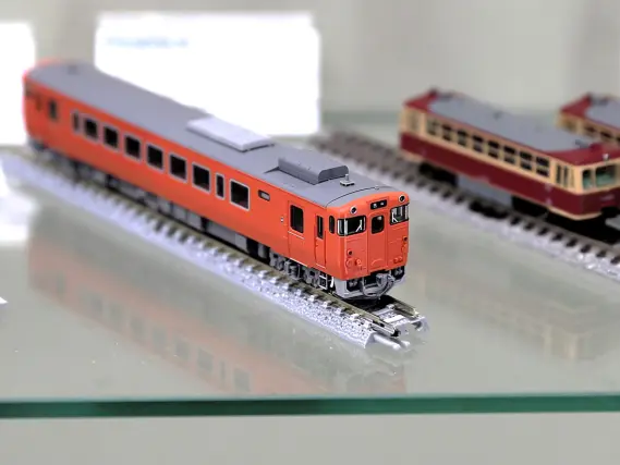 JR キハ40 2000形(JR西日本更新車・首都圏色 岡山気動車支所) (M) 品番