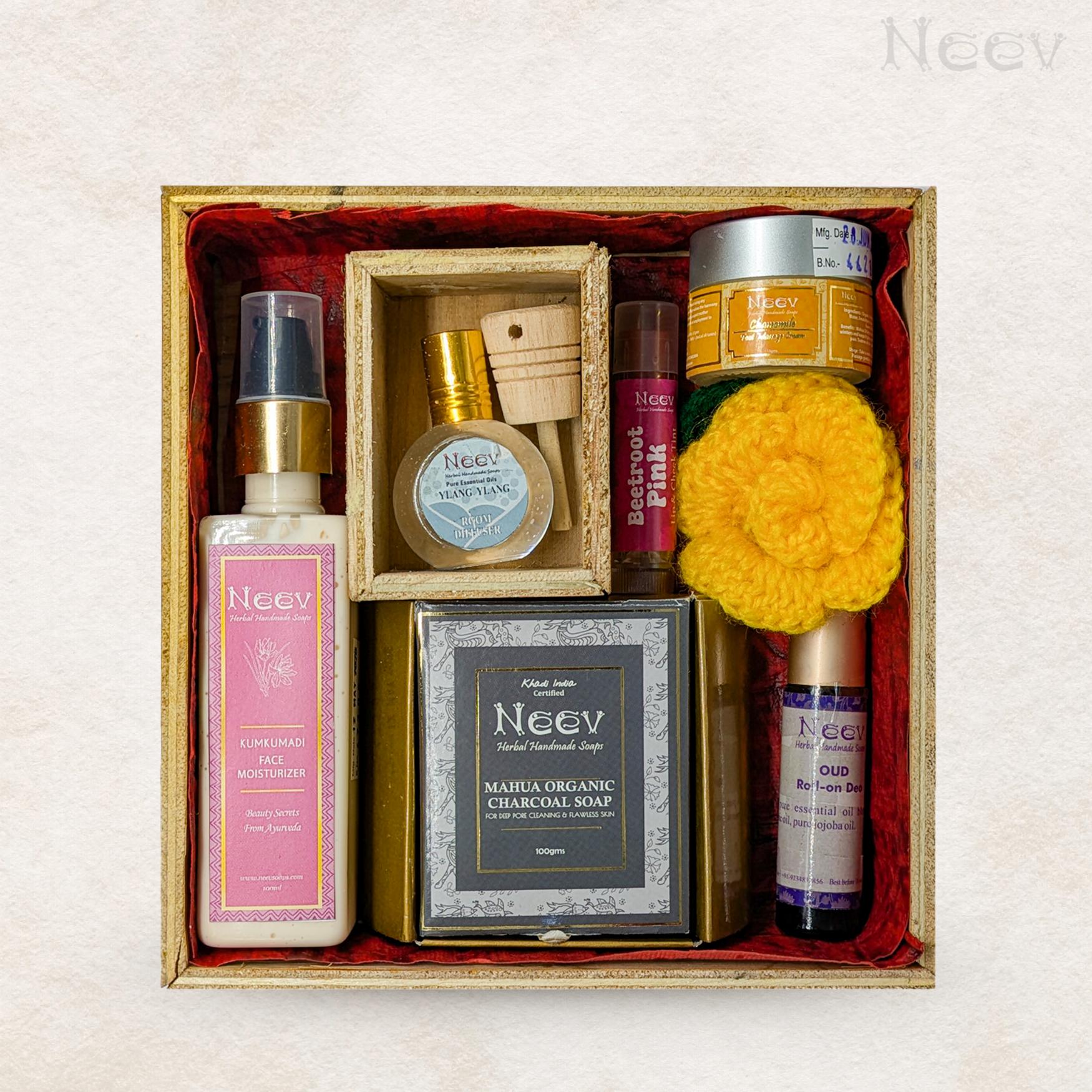 FESTIVE BLISS GIFT BOX – Neev Herbal Handmade Soaps