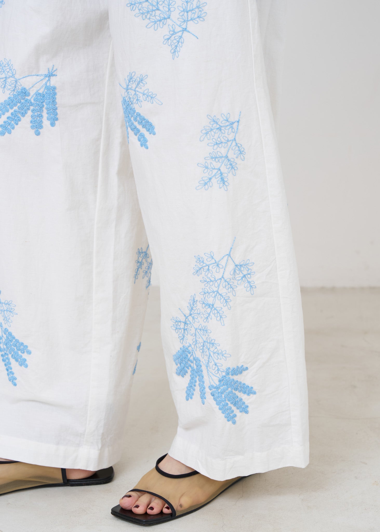Cotton Linen Plants Embroidery Pants | Pasand by ne Quittez pas