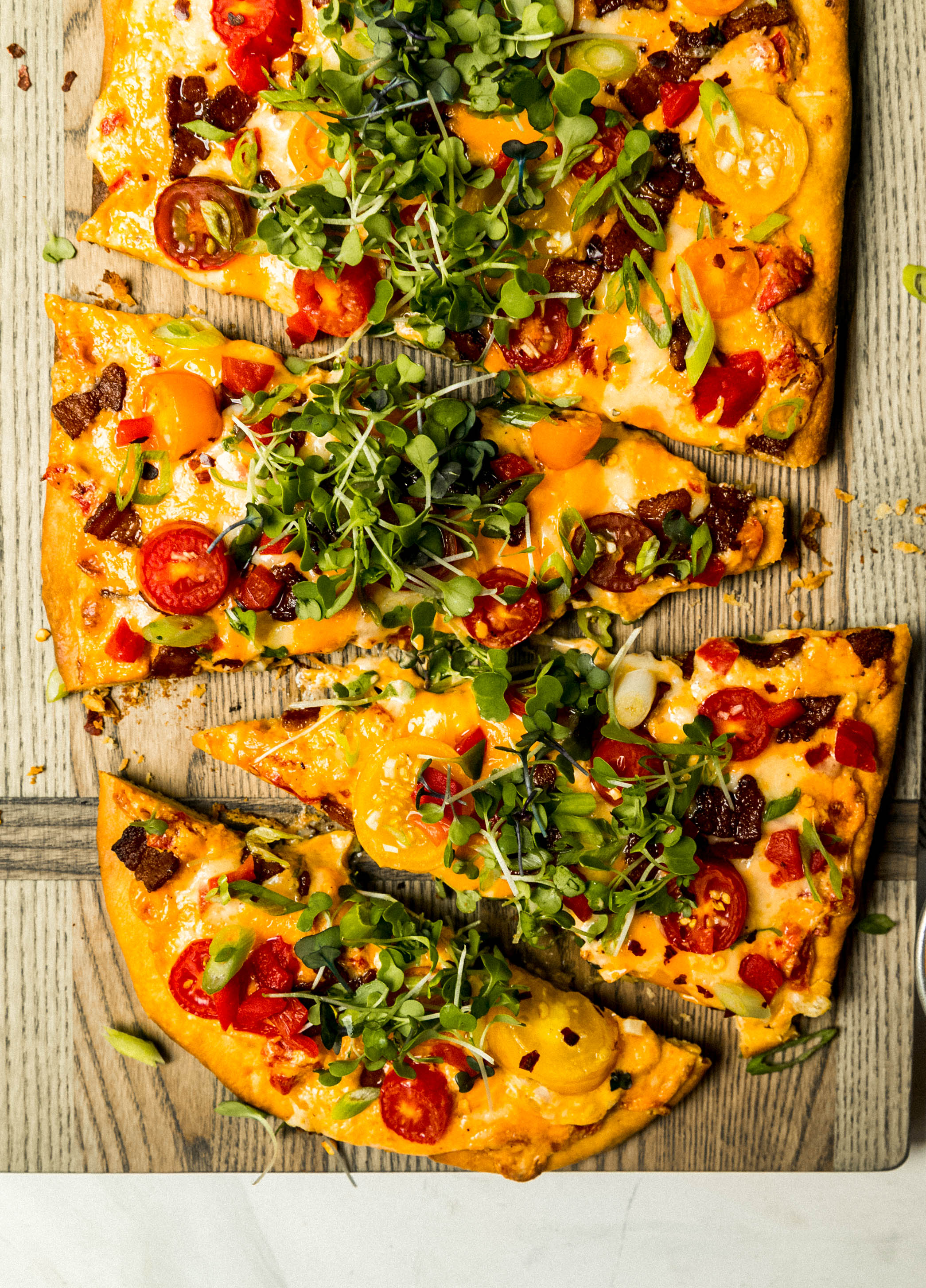 BLT-Pimento-Cheese-Flatbread-