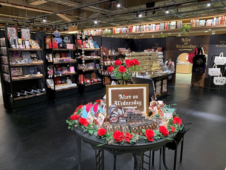 かわいくて不思議な「お菓子」と「アクセ」と雑貨のお店 「水曜日の