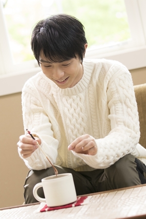 羽生結弦「結弦だけに、ユヅれない(笑)」“羽生選手マドラー”を自ら監修