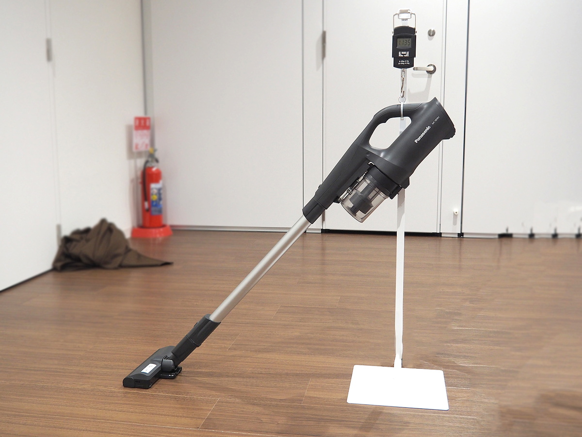 パナソニックの新型コードレススティック掃除機を体験 - 軽くても